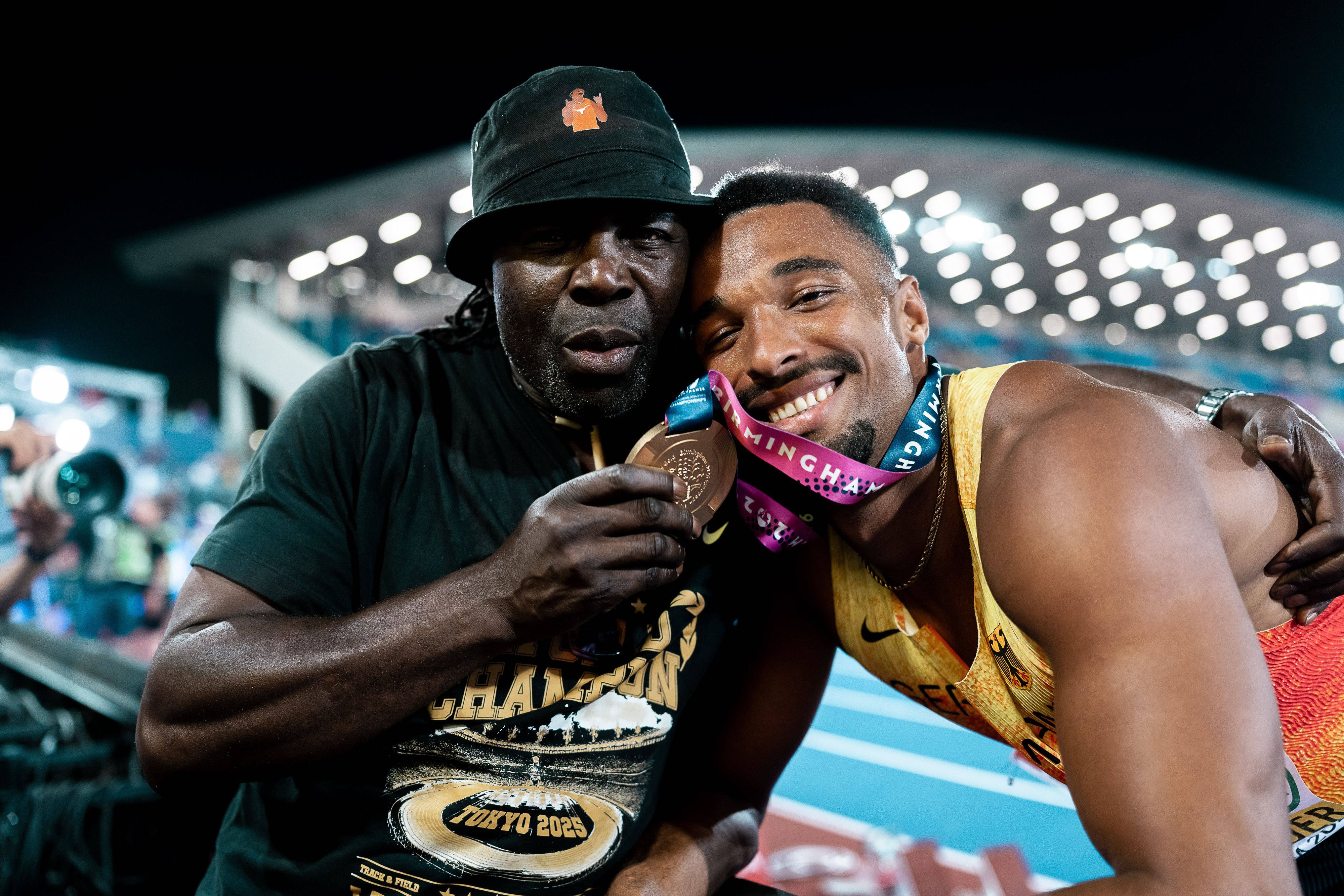 Leo Neugebauer feierte nach seinem Titel mit Papa Terrence.