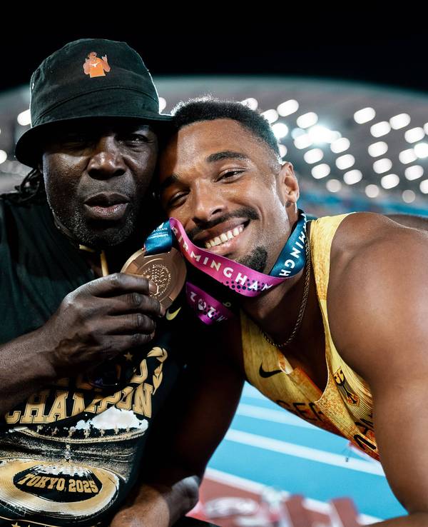 Leo Neugebauer feierte nach seinem Titel mit Papa Terrence.