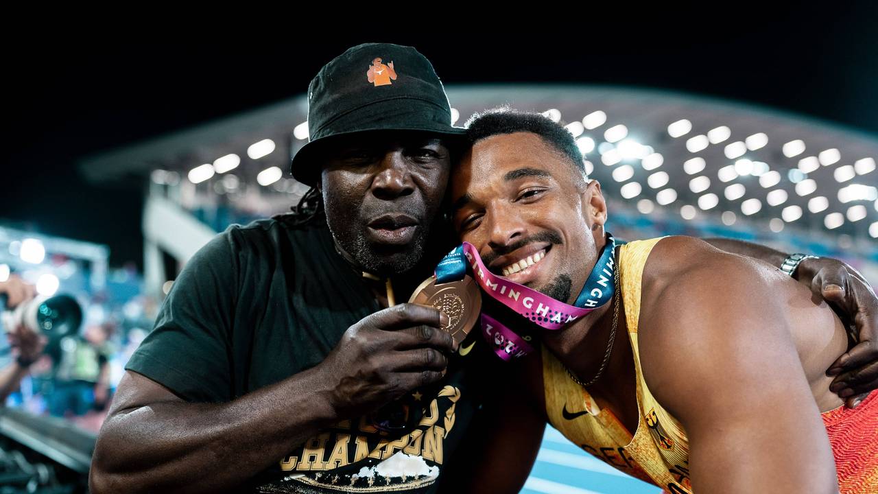 Leo Neugebauer feierte nach seinem Titel mit Papa Terrence.