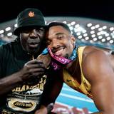 Leo Neugebauer feierte nach seinem Titel mit Papa Terrence.