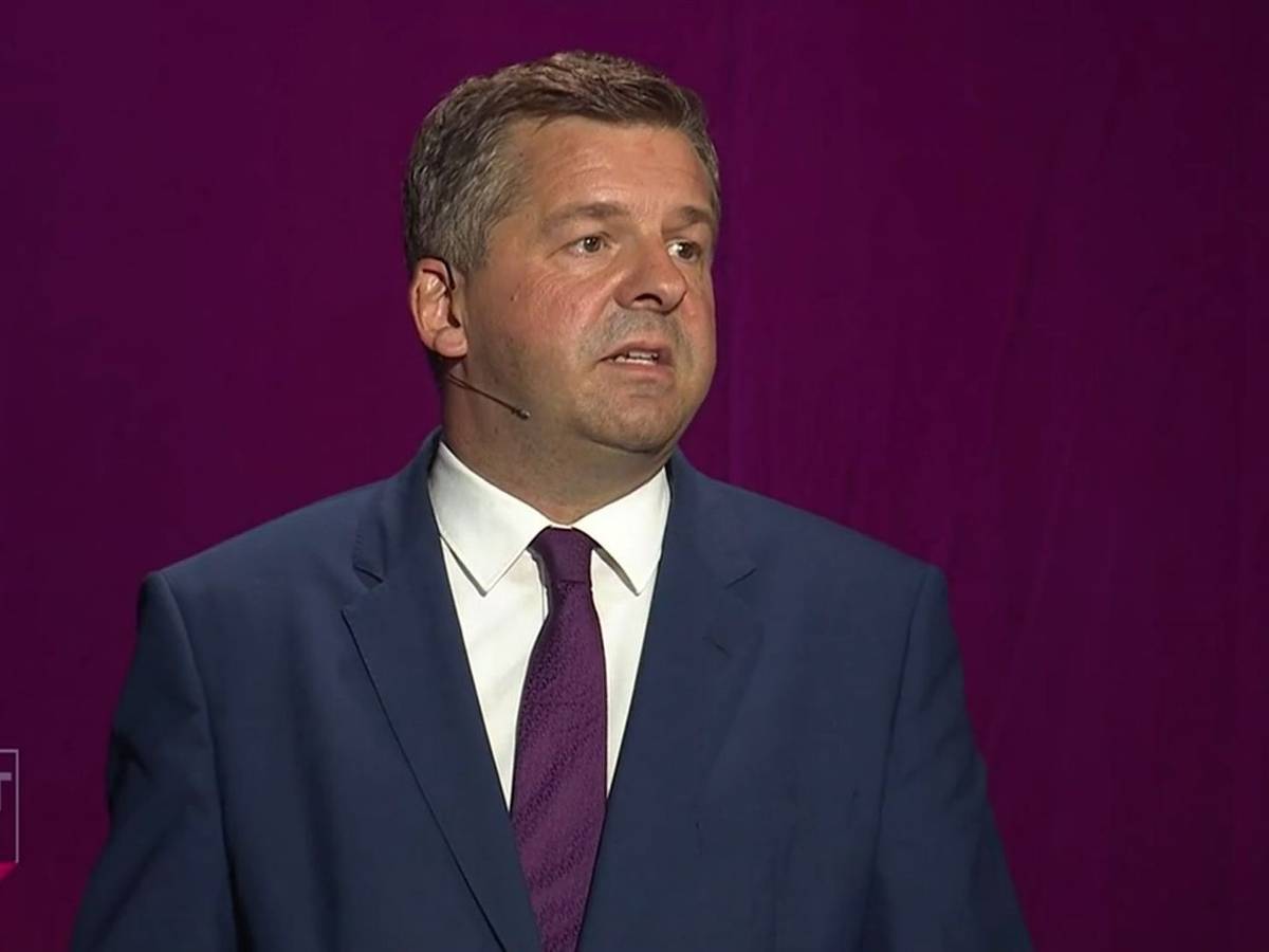 „Brandmauer ist ein Begriff, den ich nicht benutze“, sagt der amtierende Ministerpräsident Sven Schulze von der CDU. (Bild: MDR)
