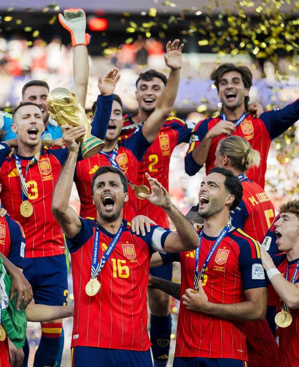 Die spanischen Weltmeister feiern den Titel.