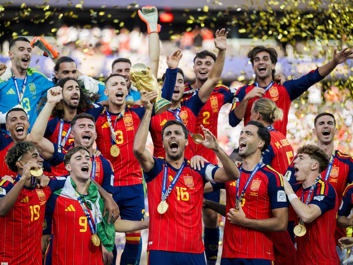 Die spanischen Weltmeister feiern den Titel.