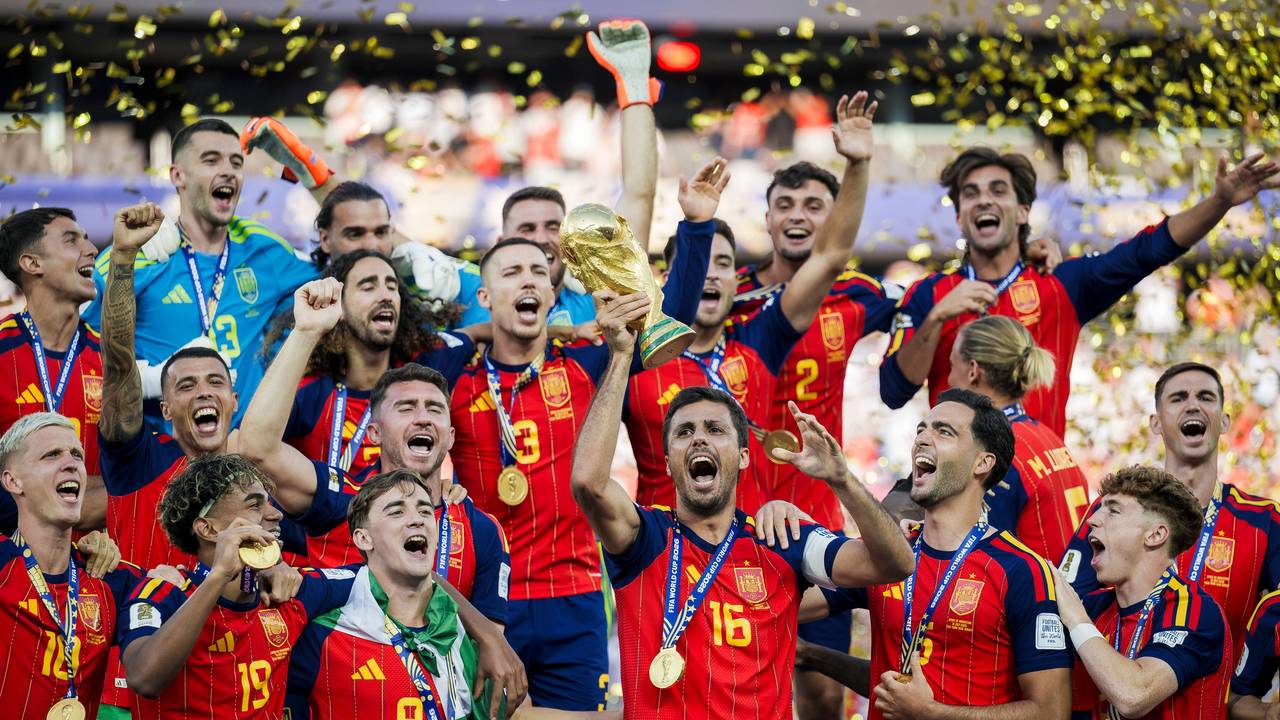 Die spanischen Weltmeister feiern den Titel.