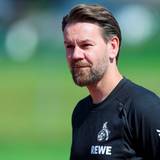 Kölns Geschäftsführer Thomas Kessler lächelt in die Kamera.