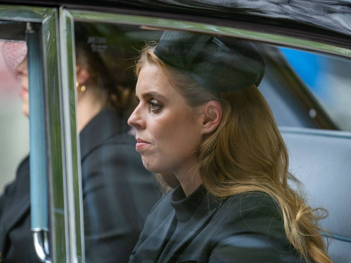 Prinzessin Beatrice in einem Auto.