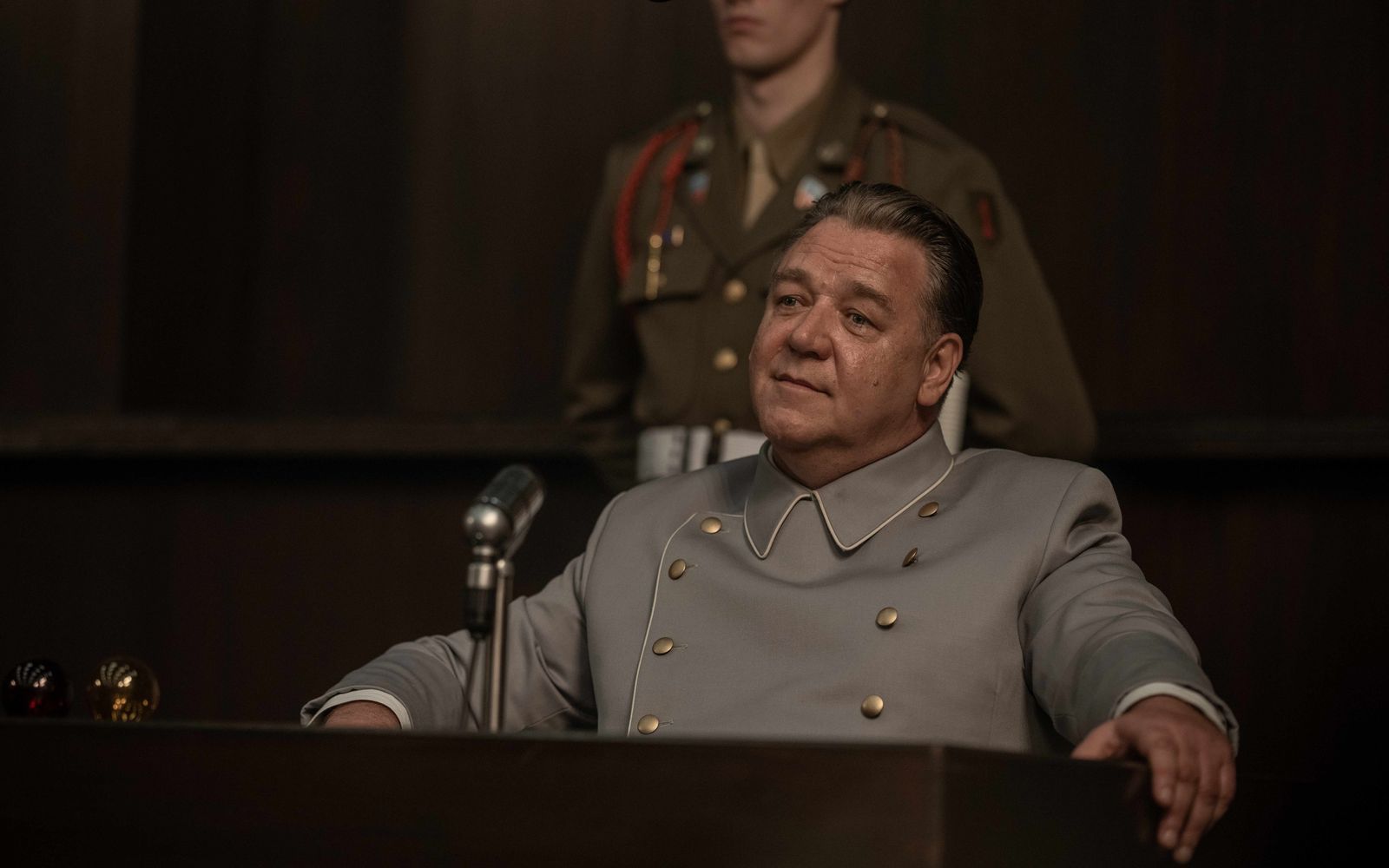 Oscargewinner Russell Crowe (“Gladiator“) spielt in „Nürnberg“ den ehemaligen Reichsmarschall Hermann Göring. (Bild: Leonine/Sony Pictures Classics/Scott Garfield)
