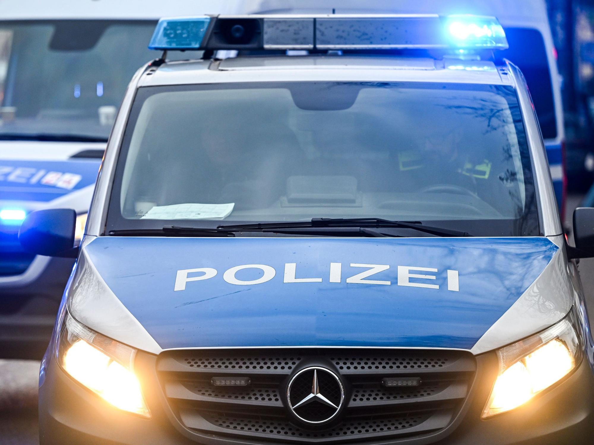 Ein Gerichts-Azubi aus NRW wurde verhaftet. Dem Beamten auf Probe werden drei Überfälle an einem Tag zur Last gelegt. (Symbolfoto)