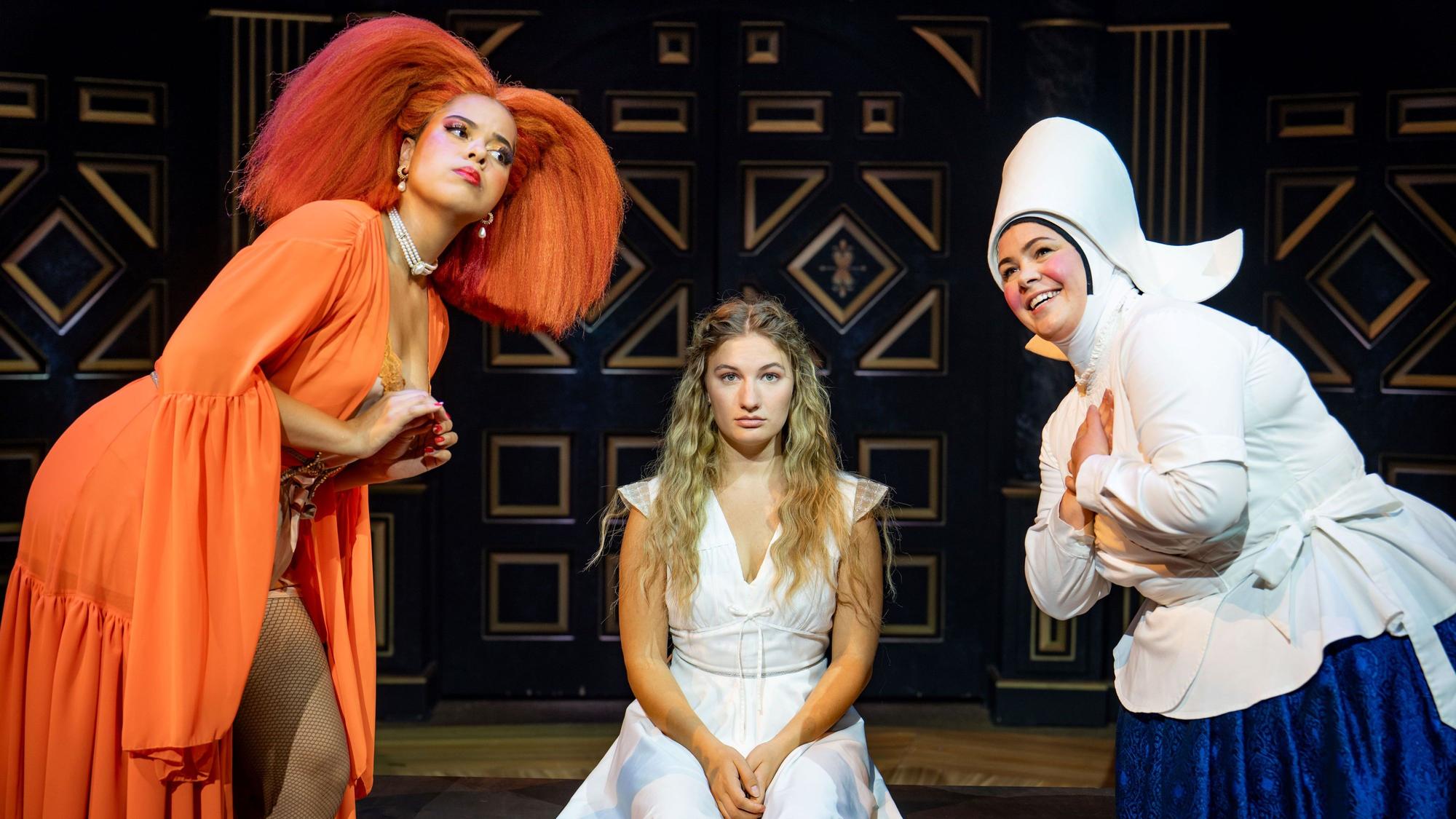 Beatrice Reece, Sophie Mefan und Laura Schatz in Romeo & Julia.