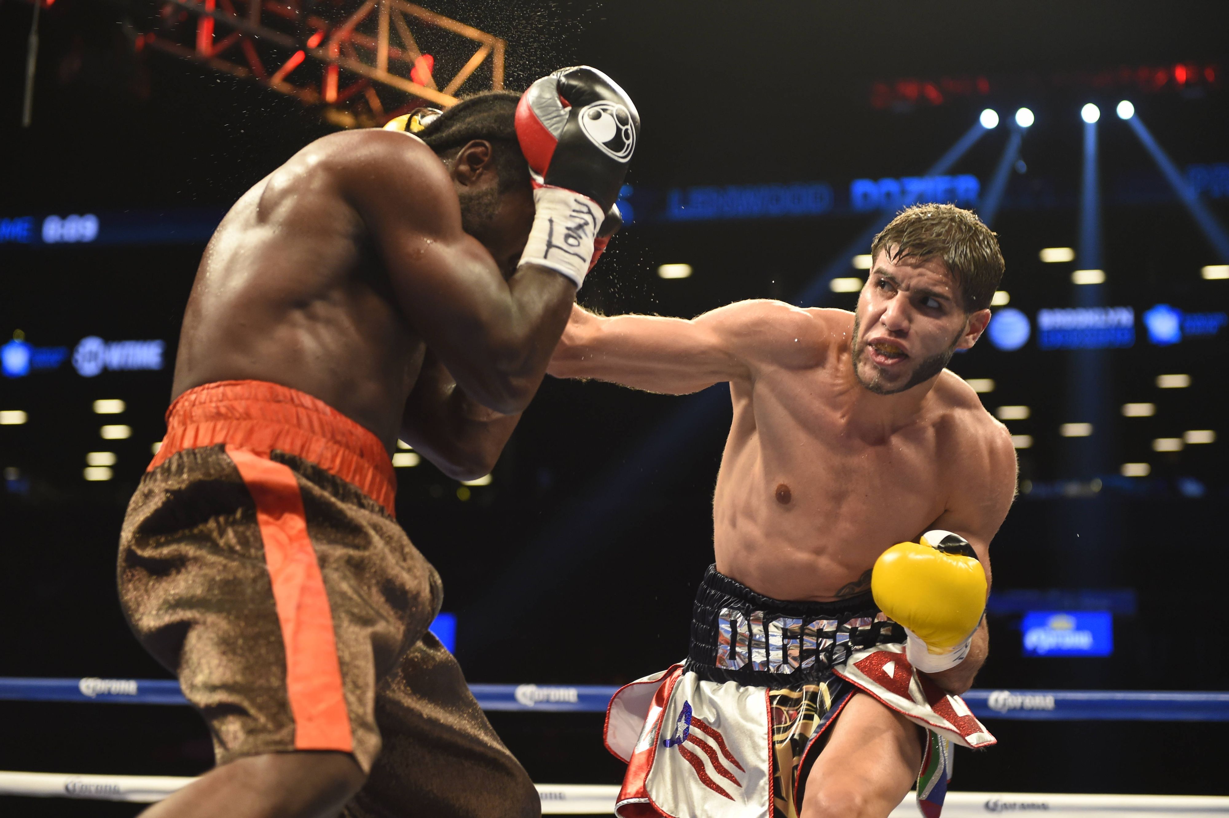 Prichard Colon boxt gegen Lenwood Dozier.
