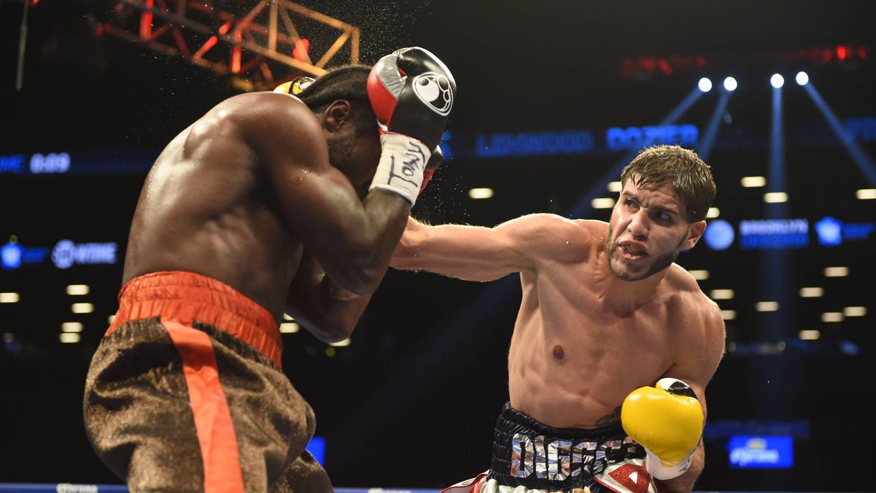 Prichard Colon boxt gegen Lenwood Dozier.