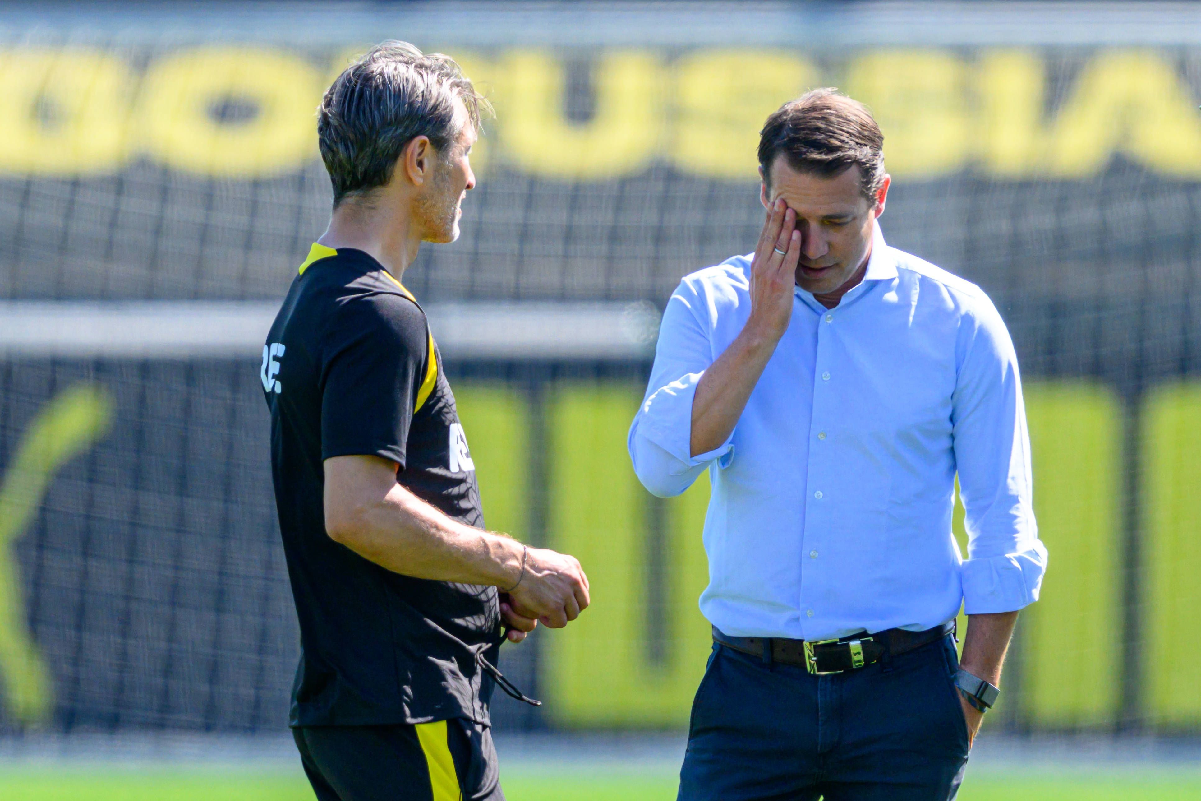 Lars Ricken spricht mit Niko Kovac.