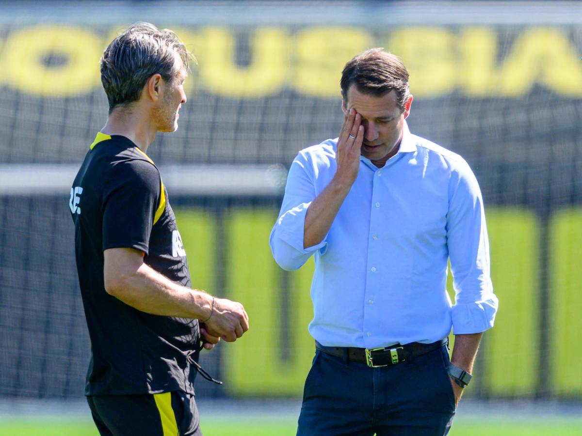 Lars Ricken spricht mit Niko Kovac.
