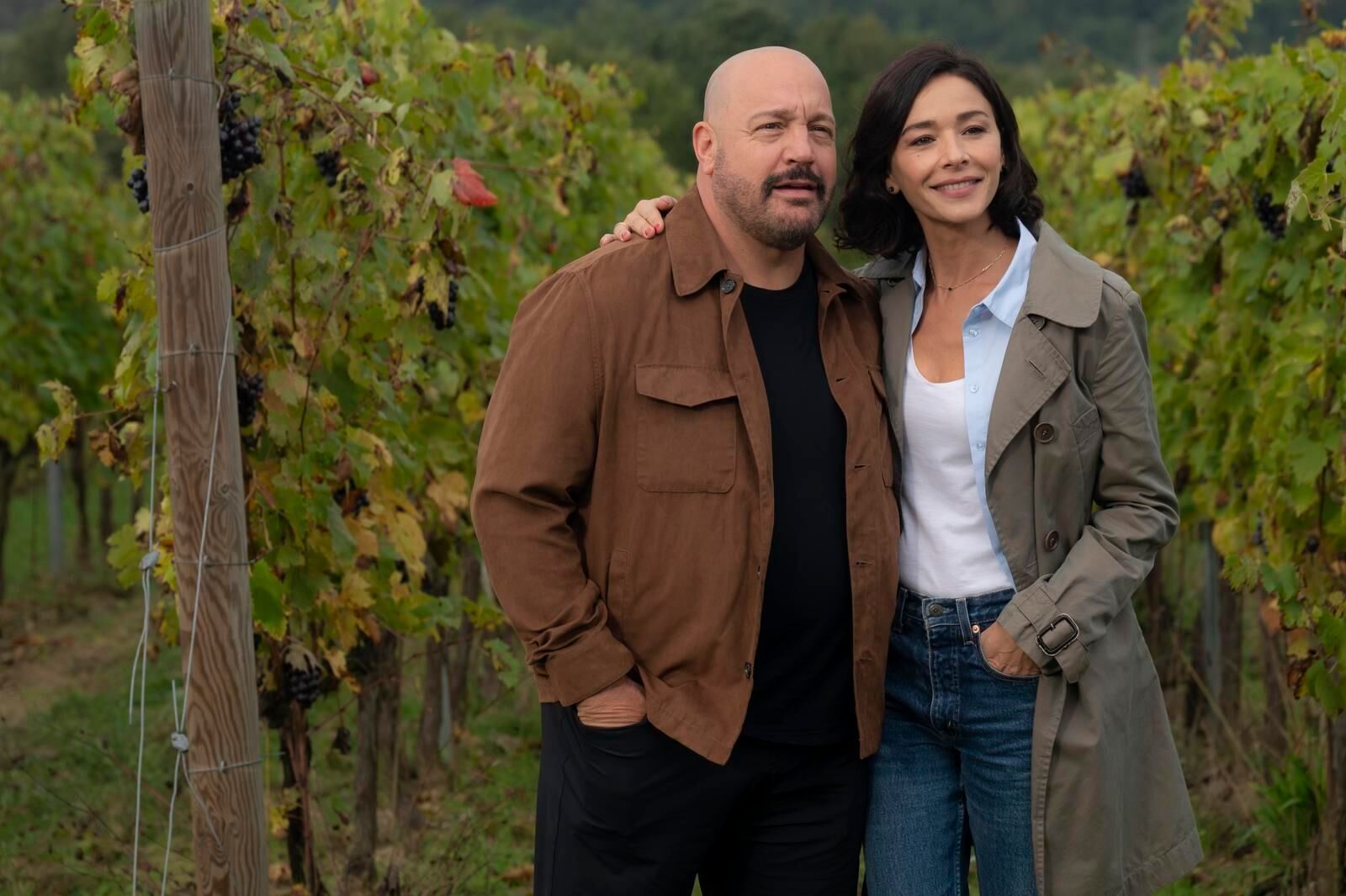 Gia (Nicole Grimaudo) zeigt Matt (Kevin James) ihre Heimat.  (Bild: Leonine/Constantin Film Distribution GmbH)