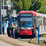 An der Keupstraße läuft ein Einsatz wegen eines Verkehrsunfalls zwischen Fußgänger und einer Stadtbahn.