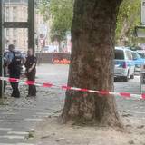 Absperrung am Rheinufer in Köln. Im Rhein wurde am Samstag (15. August) ein verdächtiger Gegenstand gefunden.