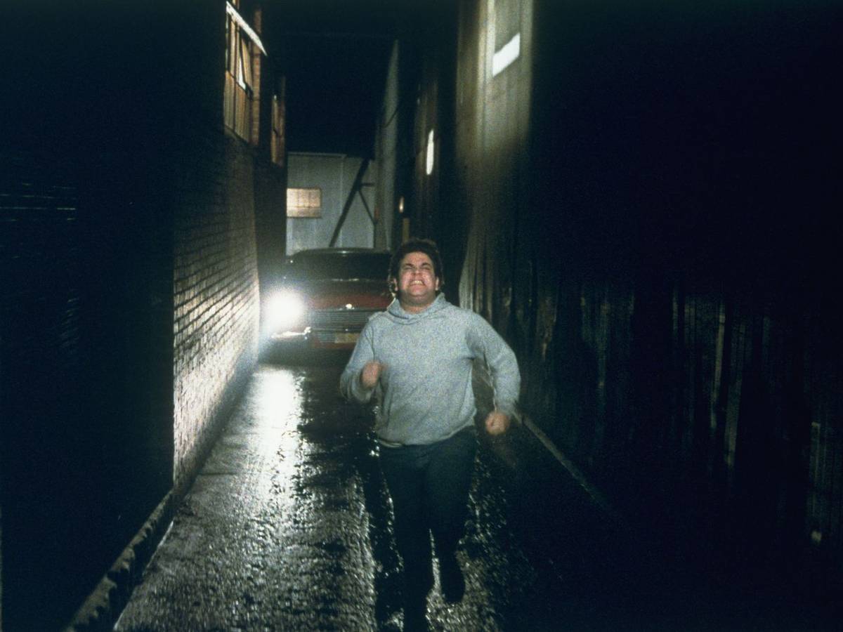 Moochie (Malcolm Danare) rennt um sein Leben, bei dem Versuch Christine zu entkommen. (Bild: ZDF/© 1983 Columbia Pictures Industries, Inc. All Rights Reserved)