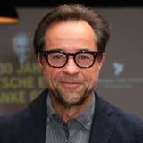 Jan Josef Liefers hat sich zu den abgesetzten MDR-Krimis geäußert. (Bild: 2020 Getty Images/Adam Berry)