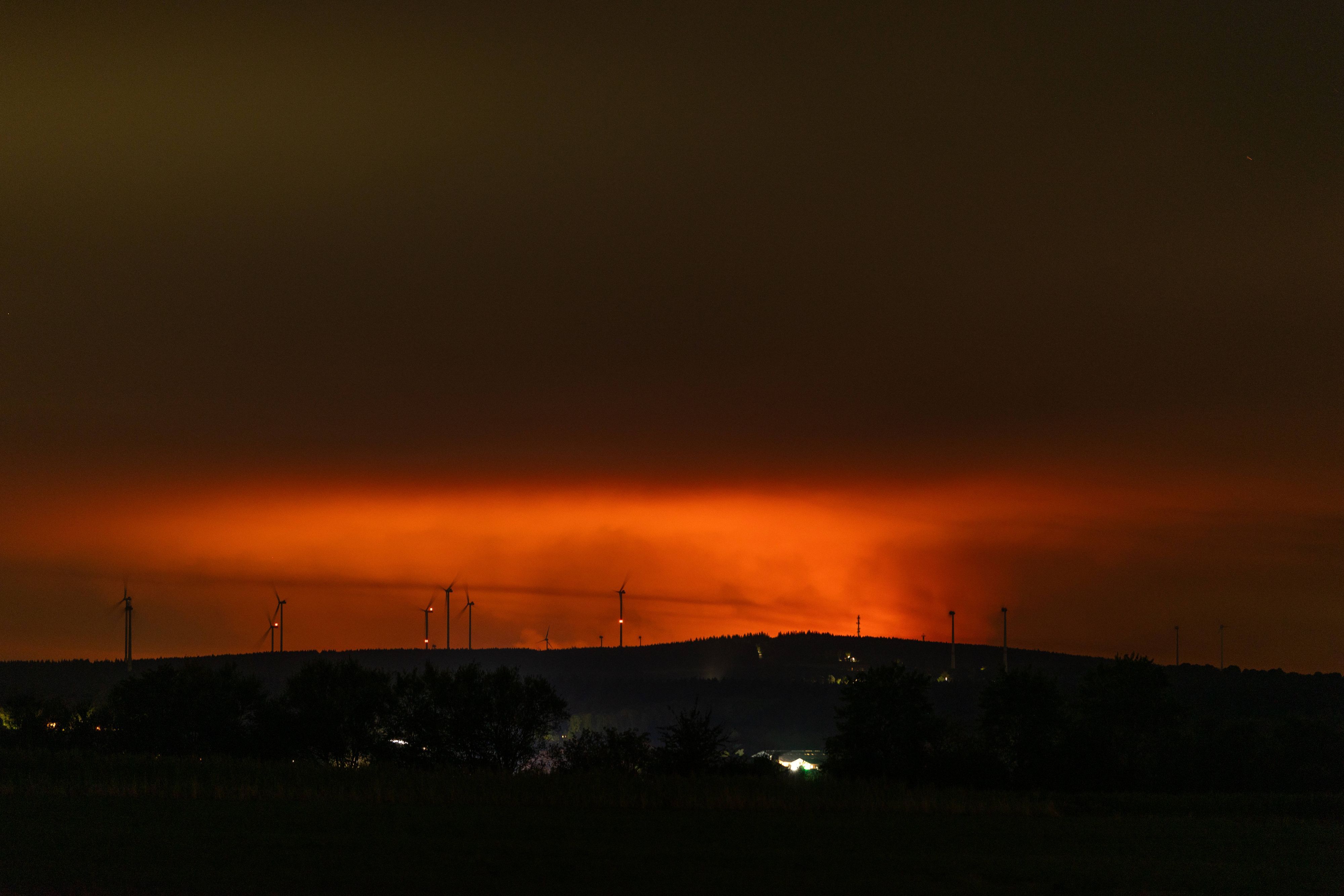Der Waldbrand im Hohen Venn war in der Nacht auch von der Gemeinde Hürtgenwald aus zu sehen.