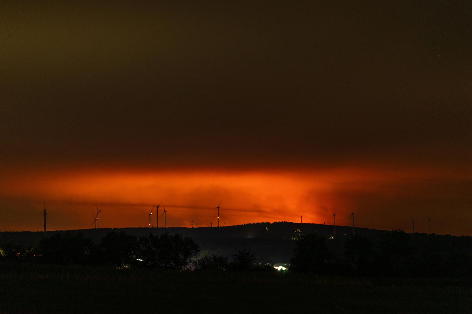 Der Waldbrand im Hohen Venn war in der Nacht auch von der Gemeinde Hürtgenwald aus zu sehen.