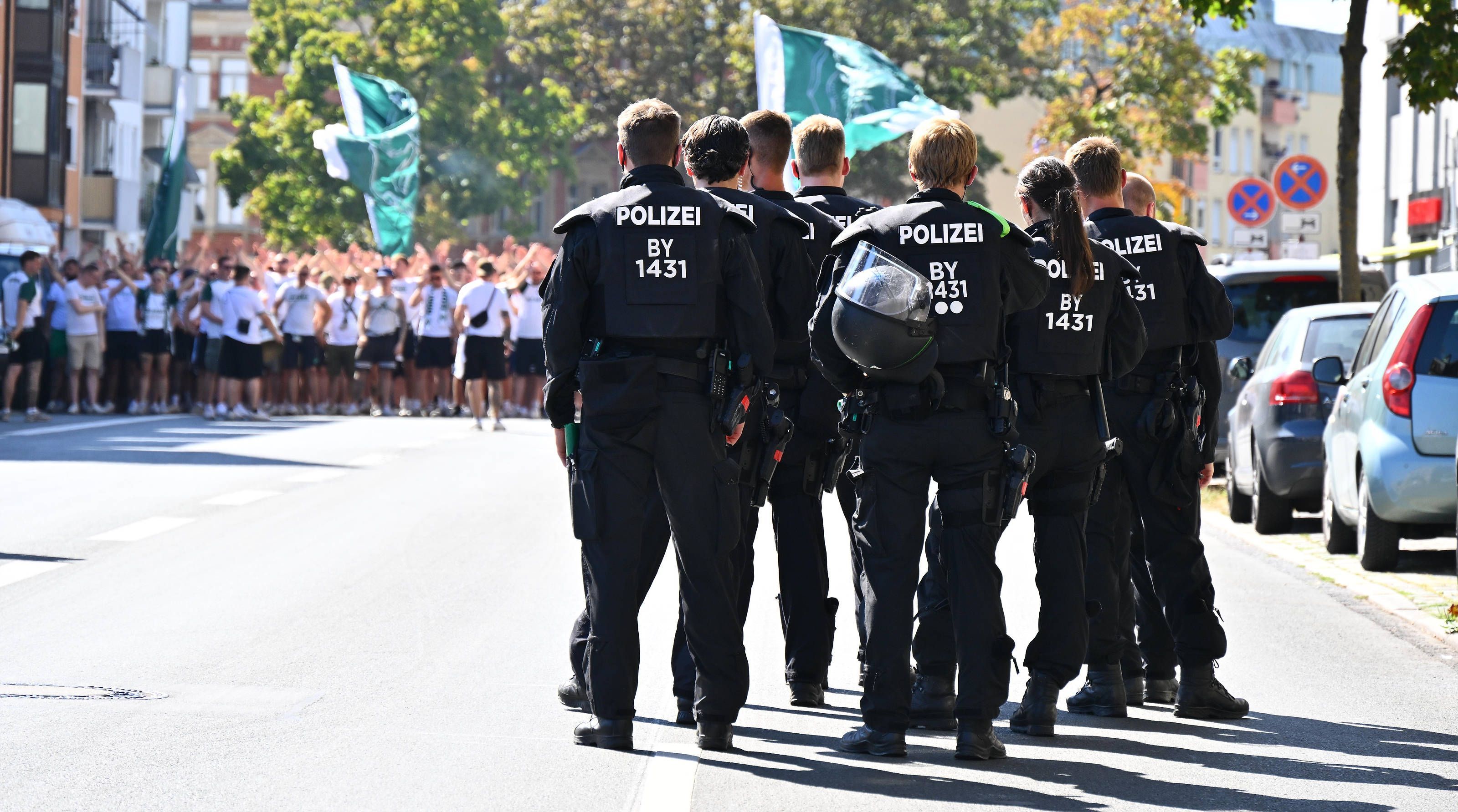 Fan-Marsch der Fürther Fans.