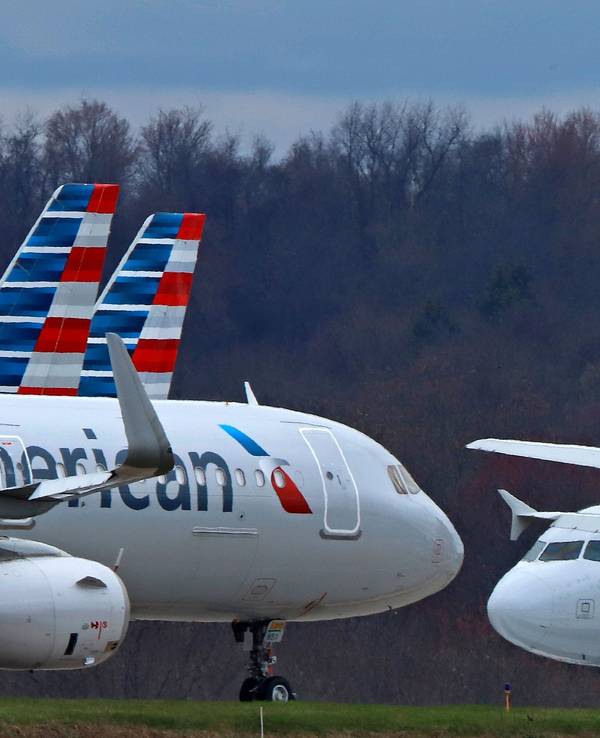 Flugzeuge der American Airlines stehen auf dem Pittsburgh International Airport. (Archivbild)