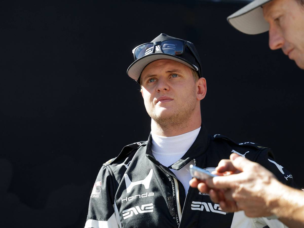 Mick Schumacher am Rande eines Rennens.