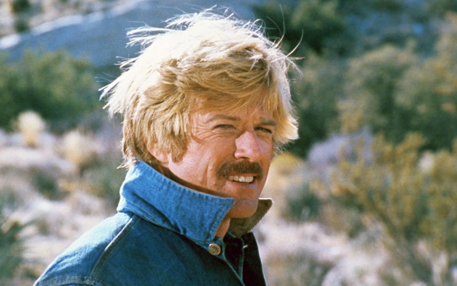 „Der elektrische Reiter“: In dem Neo-Western von Regielegende Sydney Pollack spielt Redford einen abgehalfterten Rodeo-Reiter, der sich mit Werbespots über Wasser hält - und eines Tages einfach in der Wüste verschwindet. (Bild: ZDF / MCA)