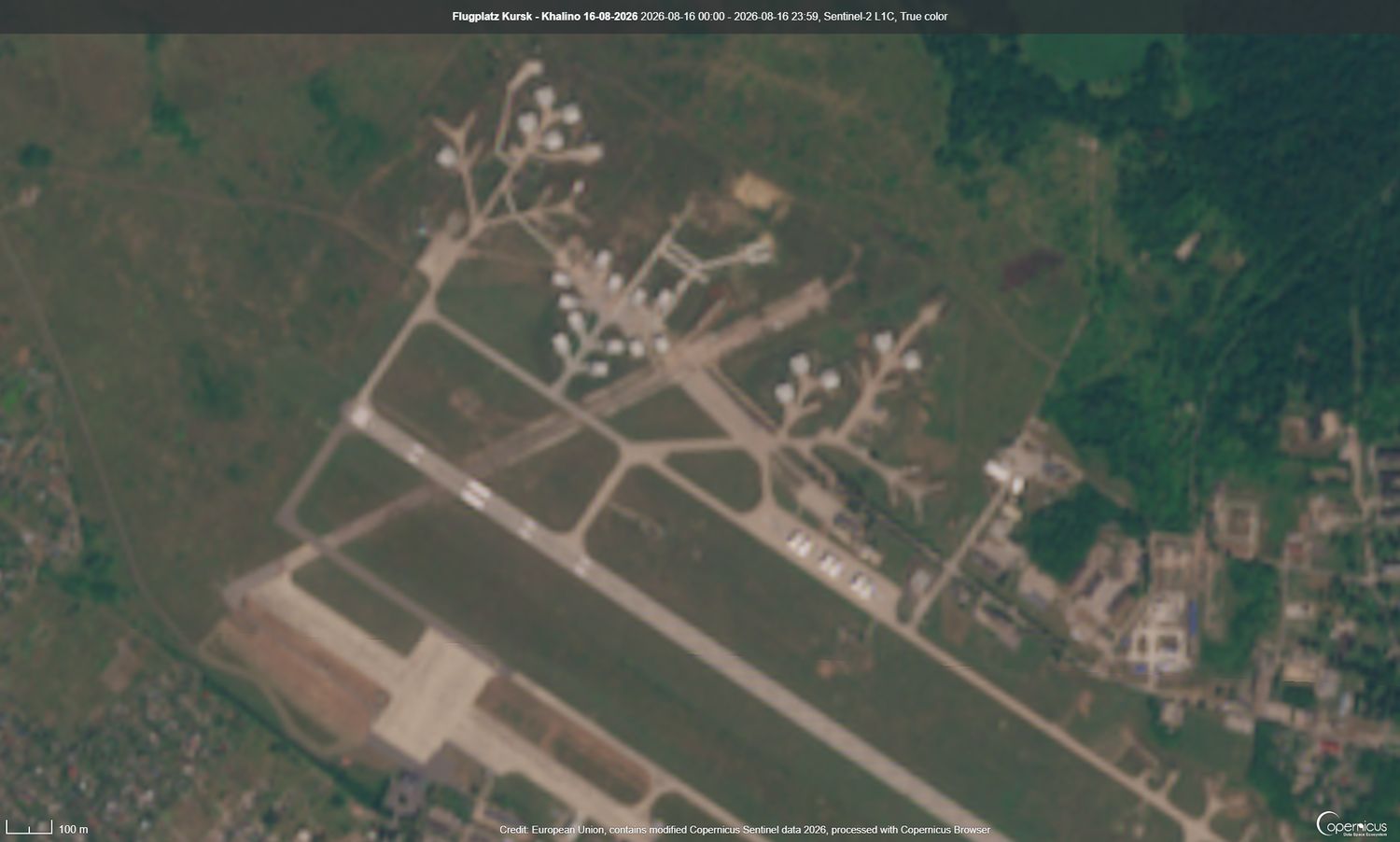 Blick auf den Flugplatz Kursk: Auch hier wurden neue Startschienen für Langstrecken-Drohnen installiert (oben links im Bild).