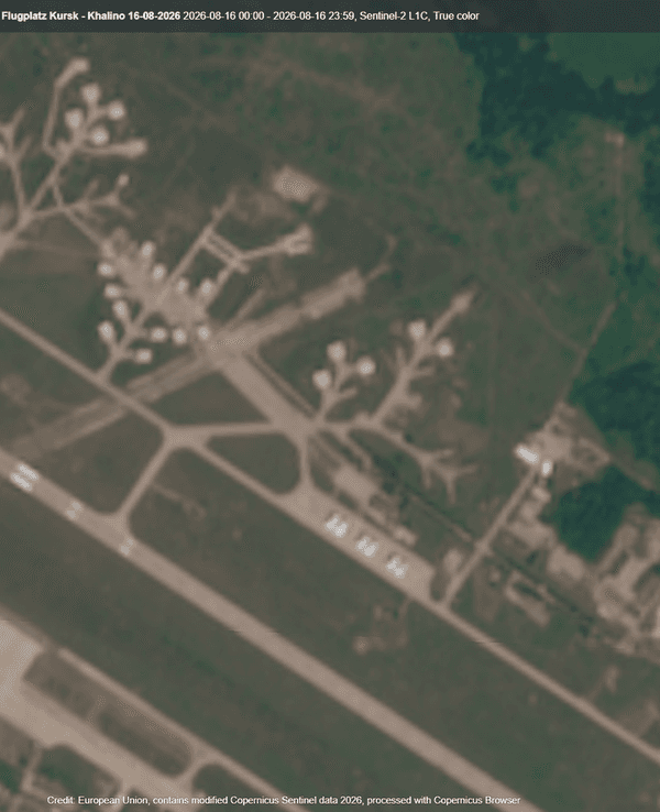 Blick auf den Flugplatz Kursk: Auch hier wurden neue Startschienen für Langstrecken-Drohnen installiert (oben links im Bild).