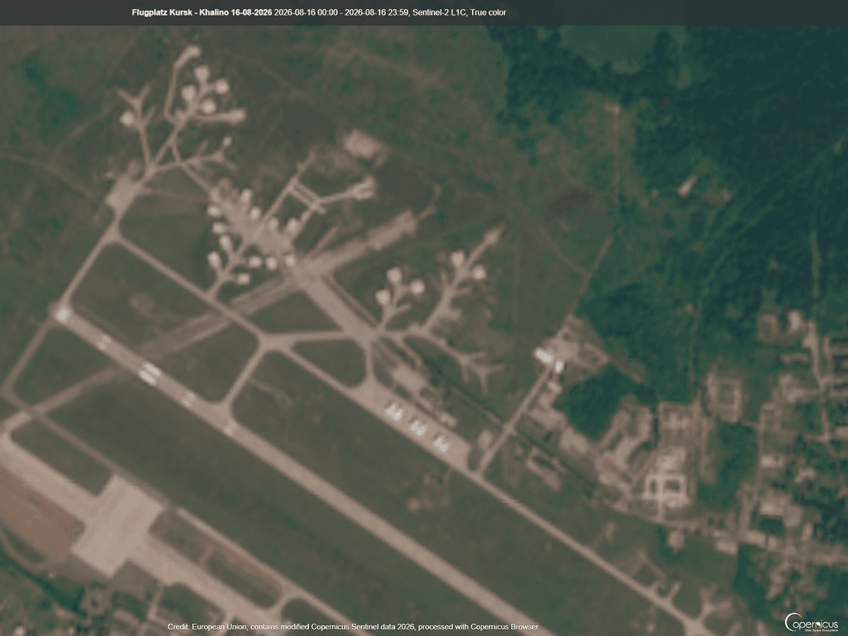 Blick auf den Flugplatz Kursk: Auch hier wurden neue Startschienen für Langstrecken-Drohnen installiert (oben links im Bild).