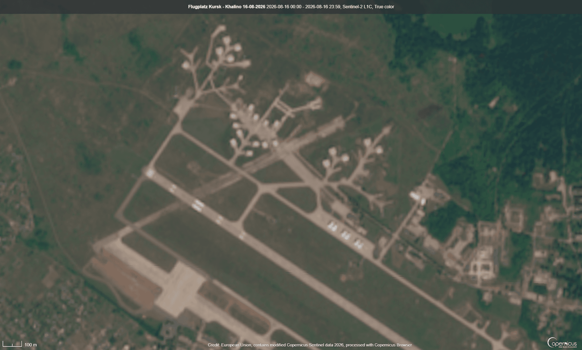 Blick auf den Flugplatz Kursk: Auch hier wurden neue Startschienen für Langstrecken-Drohnen installiert (oben links im Bild).