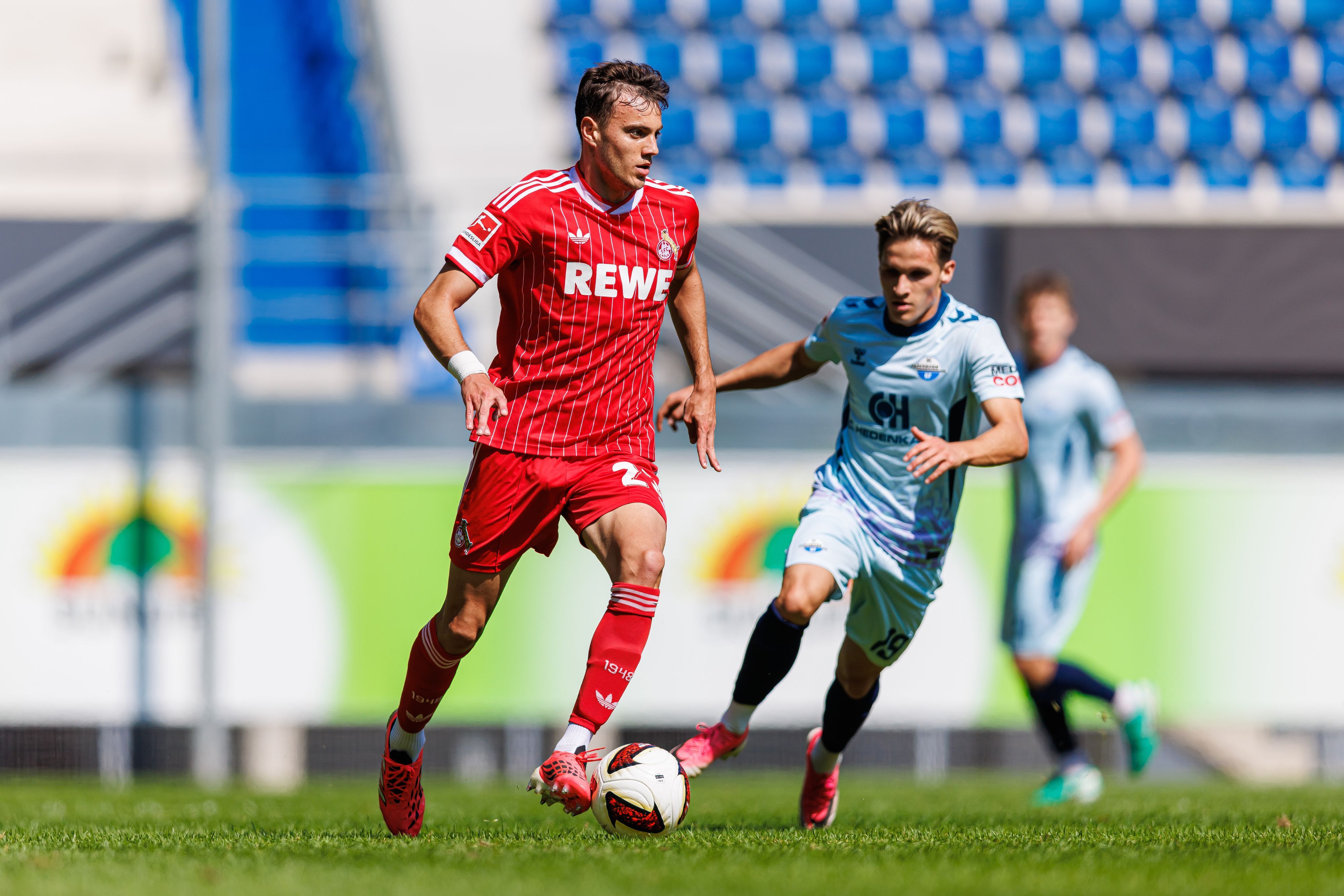 Paul Okon-Engstler am Ball.