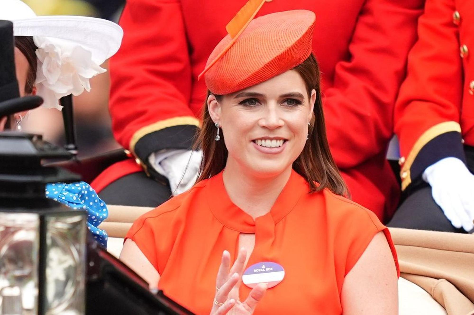 Prinzessin Eugenie winkt..