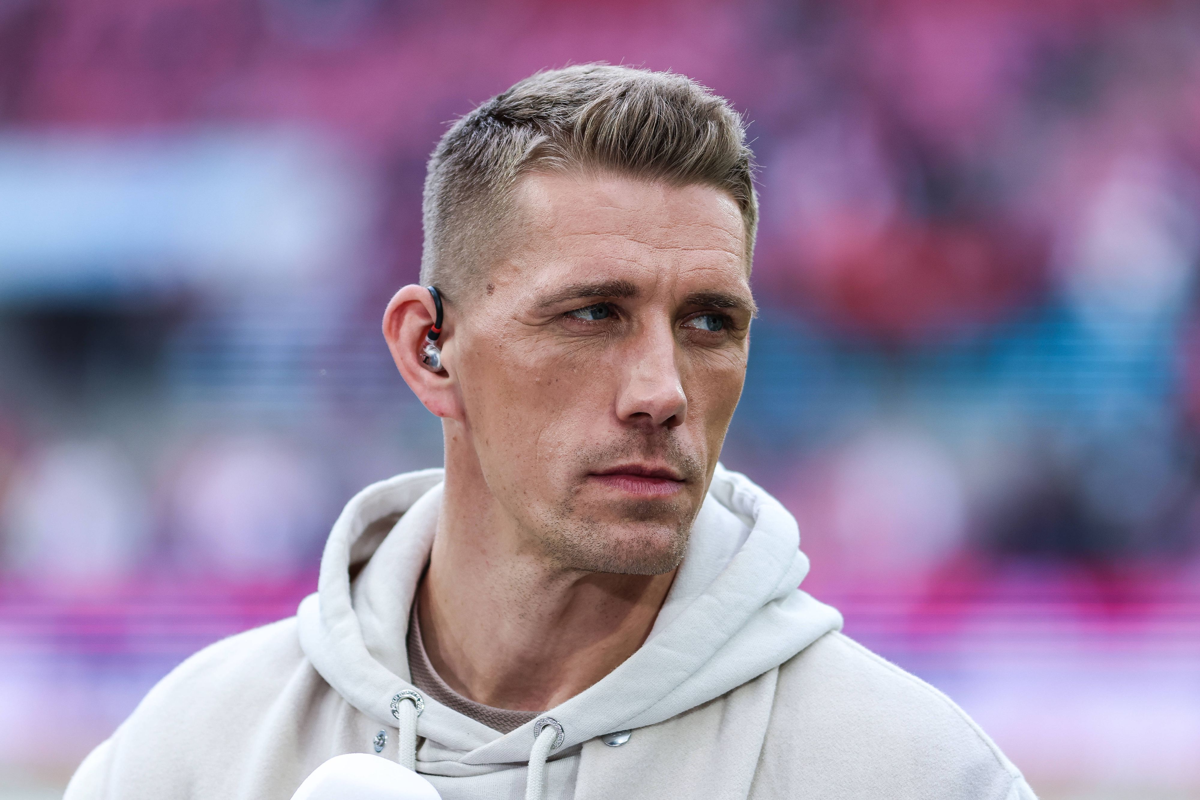 Nils Petersen als Experte im Stadion.