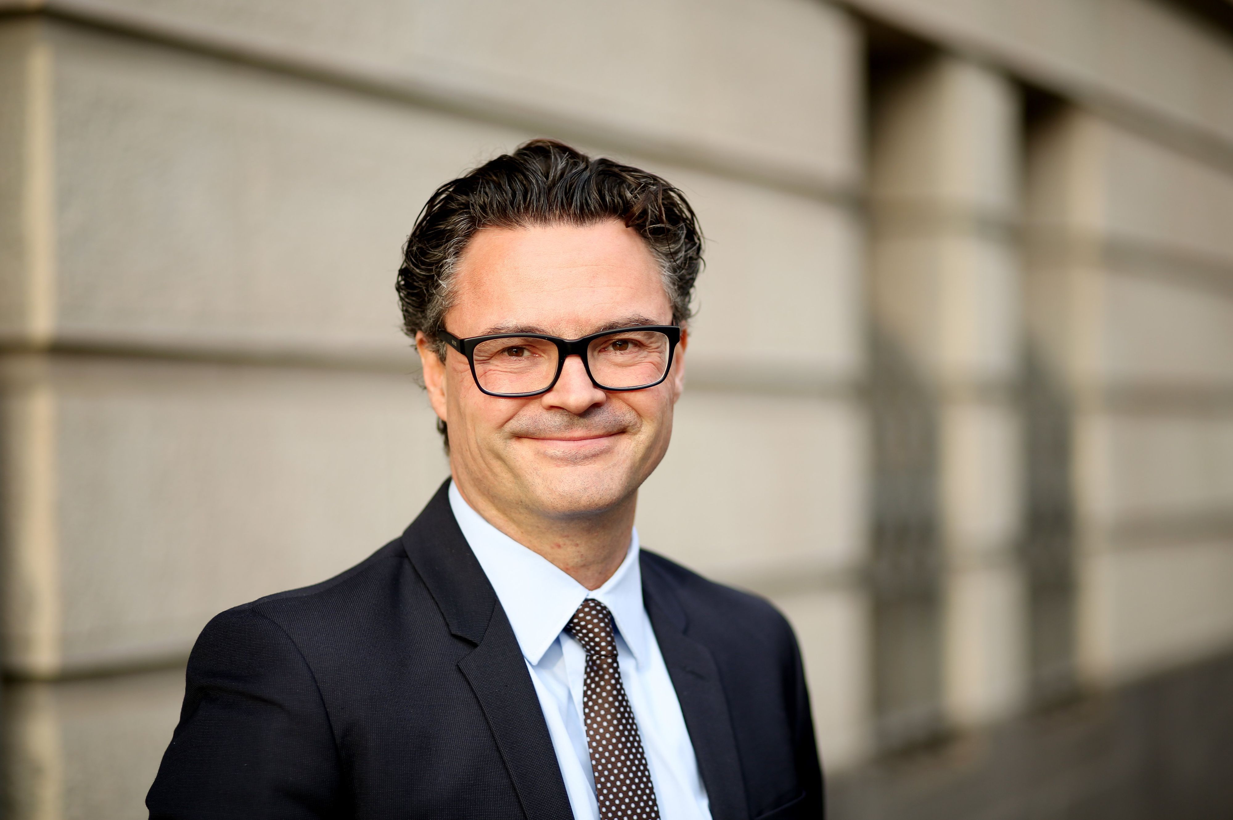Rolf Schwartmann lächelt in die Kamera