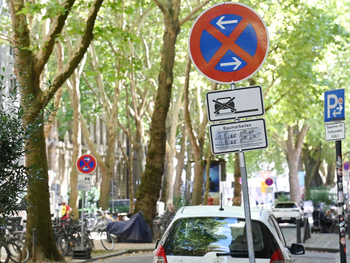 In der Weißenburgstraße im Agnesviertel hat die Stadt Köln Parkplätze am Straßenrand entfernt.