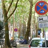 In der Weißenburgstraße im Agnesviertel hat die Stadt Köln Parkplätze am Straßenrand entfernt.