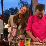 Dreamteam: Seit 2020 moderiert Laura Wontorra Steffen Hensslers TV-Shows „Grill den Henssler“ (VOX): Und das soll auch so bleiben. (Bild: RTL)