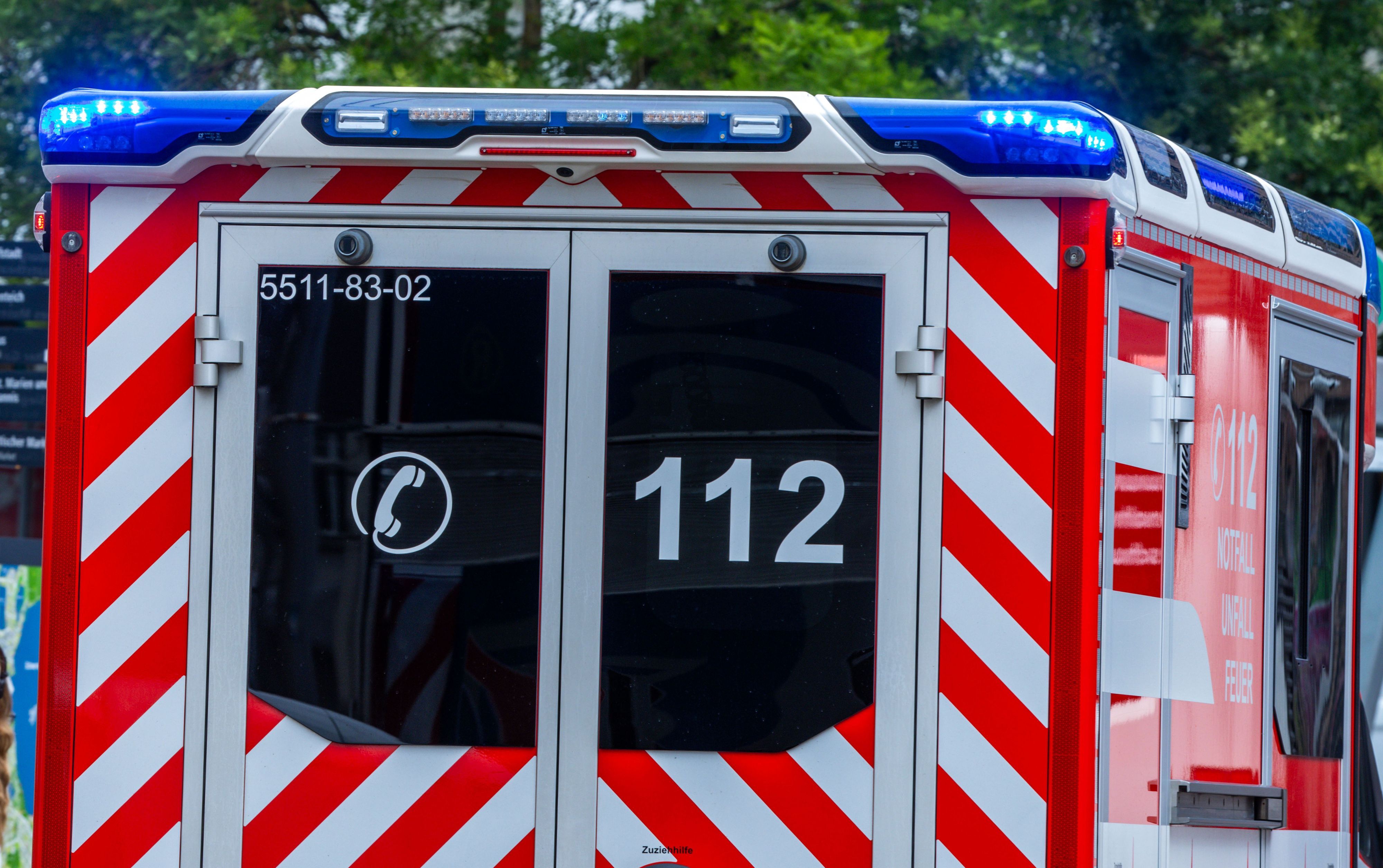 Ein 25-jähriger Mann griff in Bonn-Kessenich seine Schwester an. Die schwer verletzte Frau (27) wurde in eine Klinik eingeliefert. (Symbolfoto)