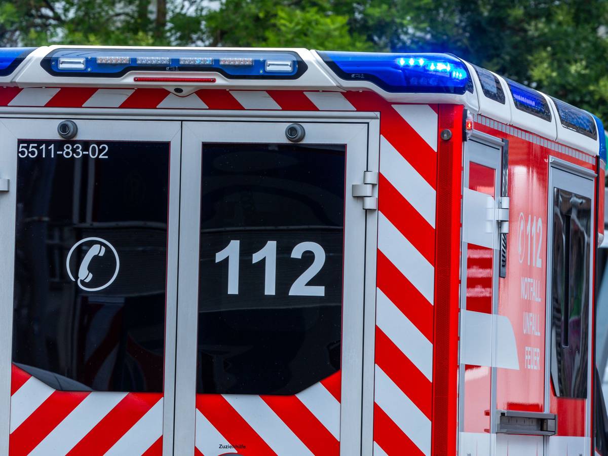 Ein 25-jähriger Mann griff in Bonn-Kessenich seine Schwester an. Die schwer verletzte Frau (27) wurde in eine Klinik eingeliefert. (Symbolfoto)