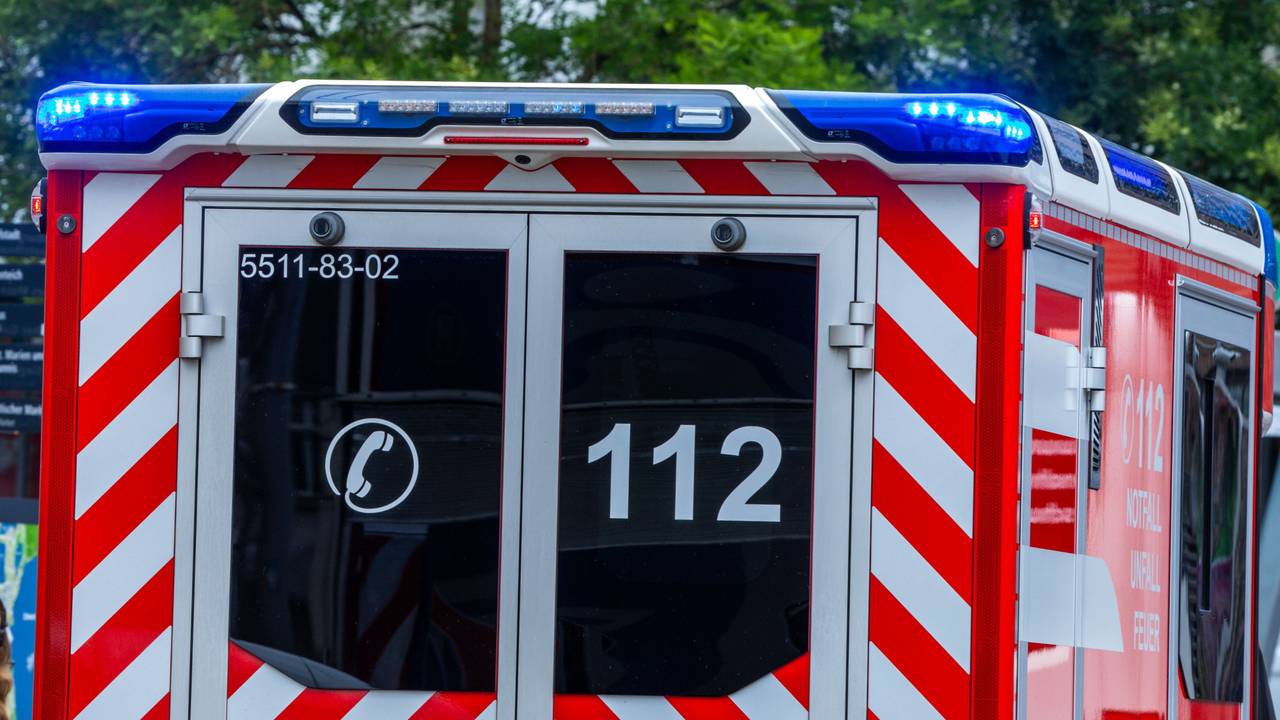 Ein 25-jähriger Mann griff in Bonn-Kessenich seine Schwester an. Die schwer verletzte Frau (27) wurde in eine Klinik eingeliefert. (Symbolfoto)