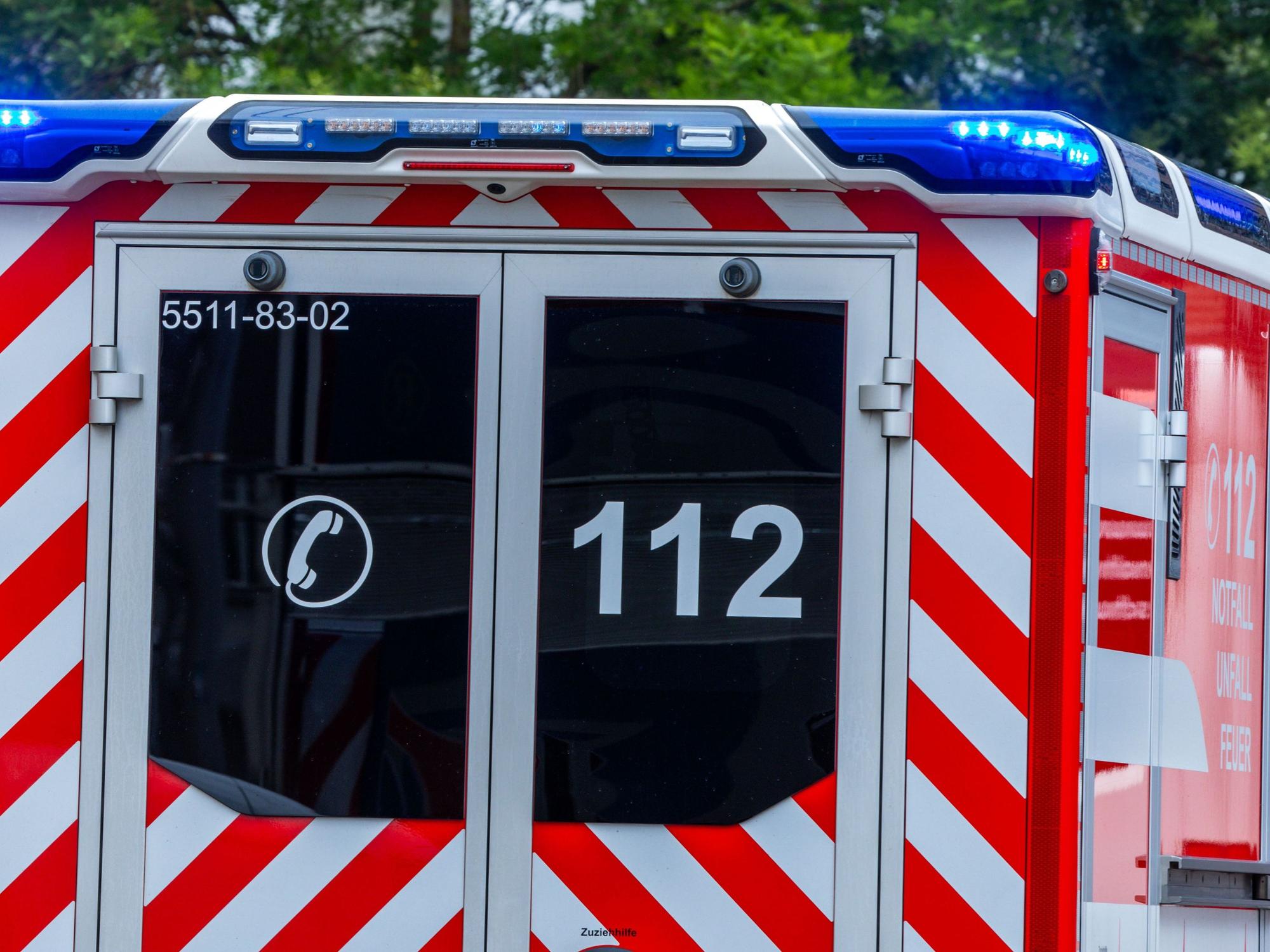 Ein 25-jähriger Mann griff in Bonn-Kessenich seine Schwester an. Die schwer verletzte Frau (27) wurde in eine Klinik eingeliefert. (Symbolfoto)