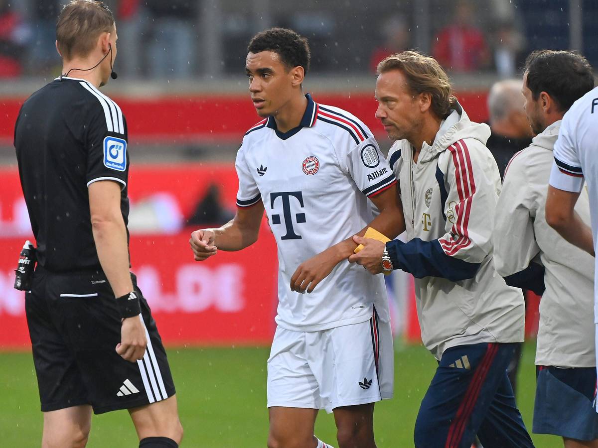 Die medizinische Abteilung des FC Bayern kümmert sich um Jamal Musiala.