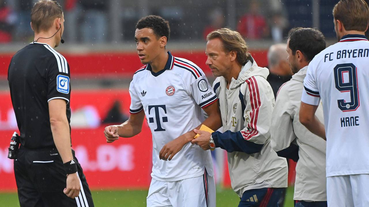 Die medizinische Abteilung des FC Bayern kümmert sich um Jamal Musiala.