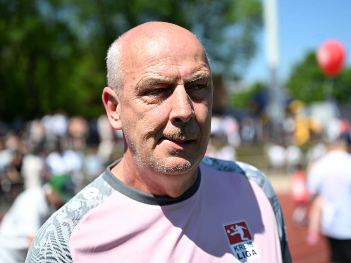 Mario Basler blickt kritisch.