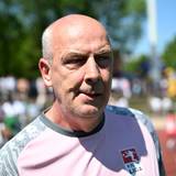 Mario Basler blickt kritisch.