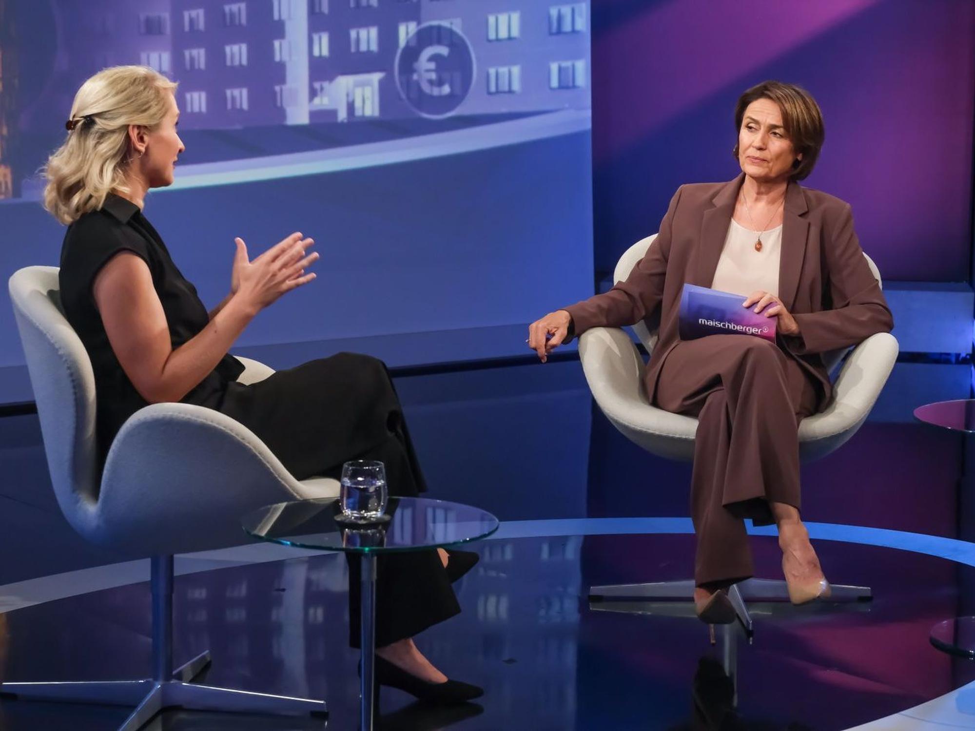 Linken-Chefin Ines Schwerdtner (links) wünscht sich nach den Abgeordnetenhauswahlen in Berlin eine Koalition mit Grünen und SPD. (Bild: WDR/ Oliver Ziebe)