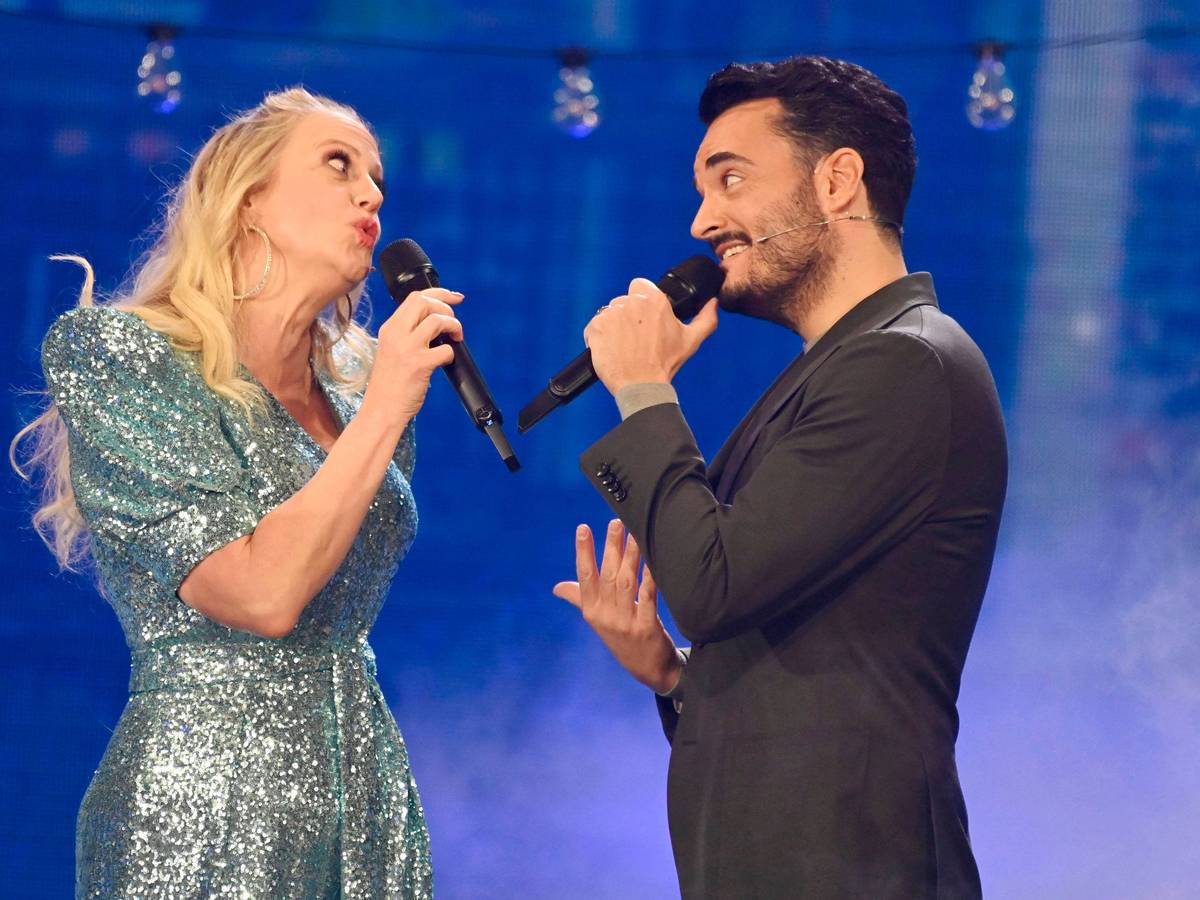Barbara Schöneberger und Giovanni Zarrella auf der Bühne.