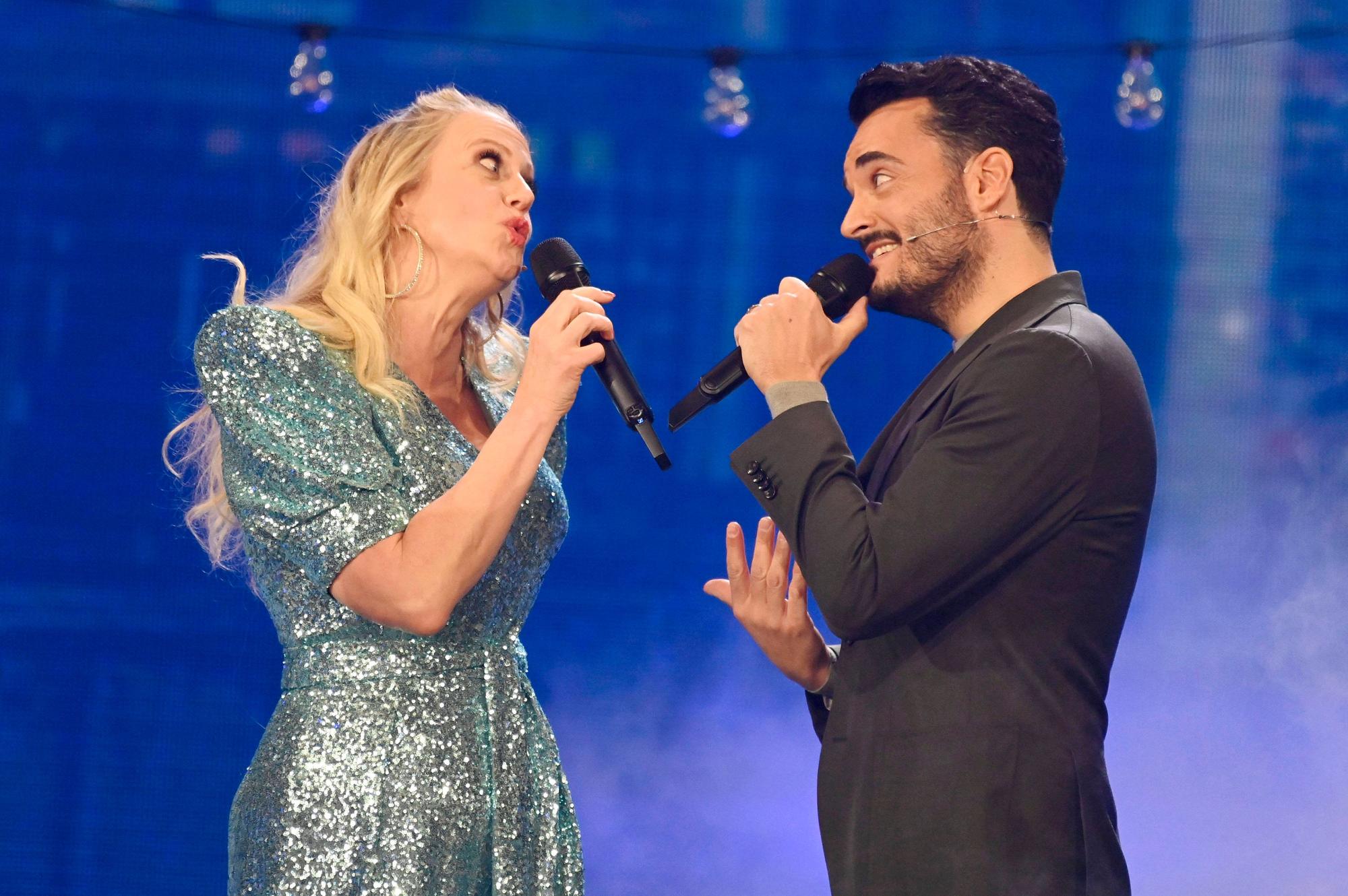 Barbara Schöneberger und Giovanni Zarrella auf der Bühne.